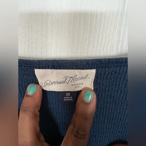 Universal Thread Henley - Picture 4 of 6